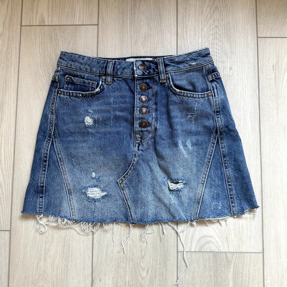 Free People We the Free distressed ripped raw hem button fly denim skirt 25 - Picture 2 of 4